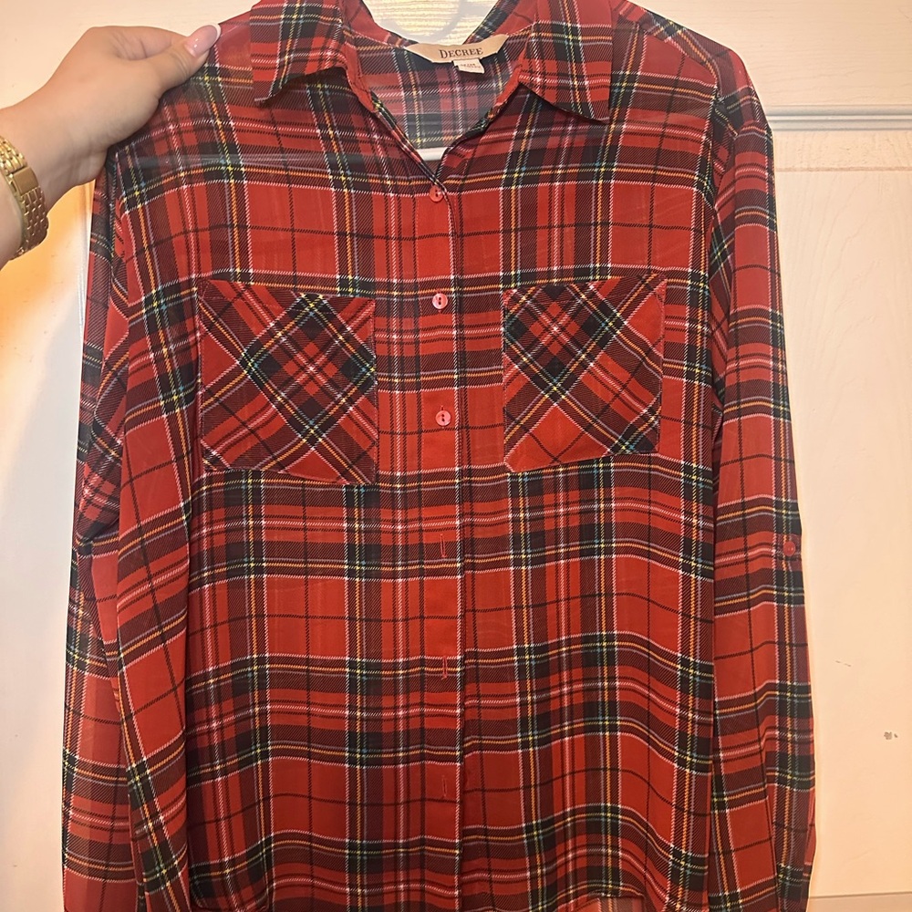DECREE Red plaid button-up blouse